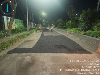 ROAD ASPHALTING GREEN LAKE BOULEVARD